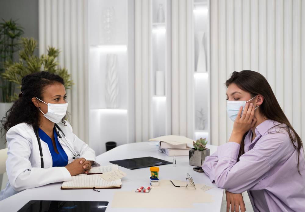 side-view-doctor-patient-wearing-masks(1)